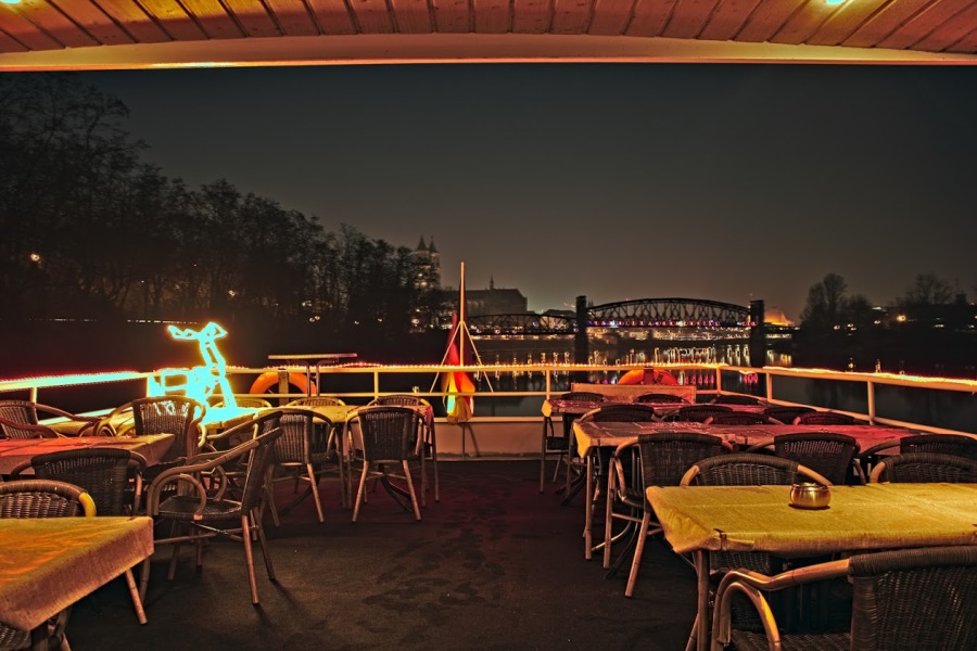 Restaurant In Der Nähe Von Magdeburg Das-Theaterschiff-Magdeburg - Leistungen / Preise / Gutscheine